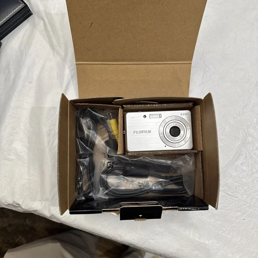 Fujifilm FinePix J150w Silver Digital Camera w/ Batteries and Charger- USED Once